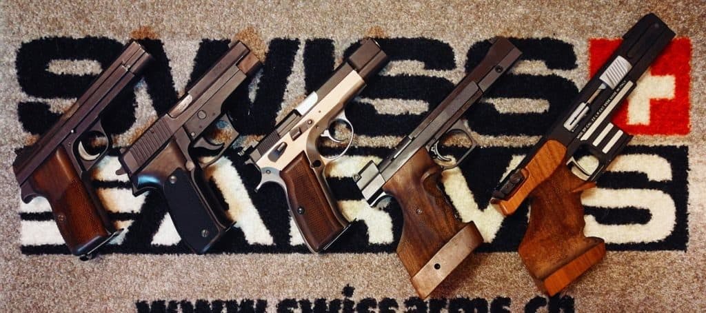 Eine Auswahl erlaubter Pistolen, v.l.n.r: SIG P210-6, SIG Sauer P226, Sphinx 2000S, Hämmerli 215S, Pardini SP22